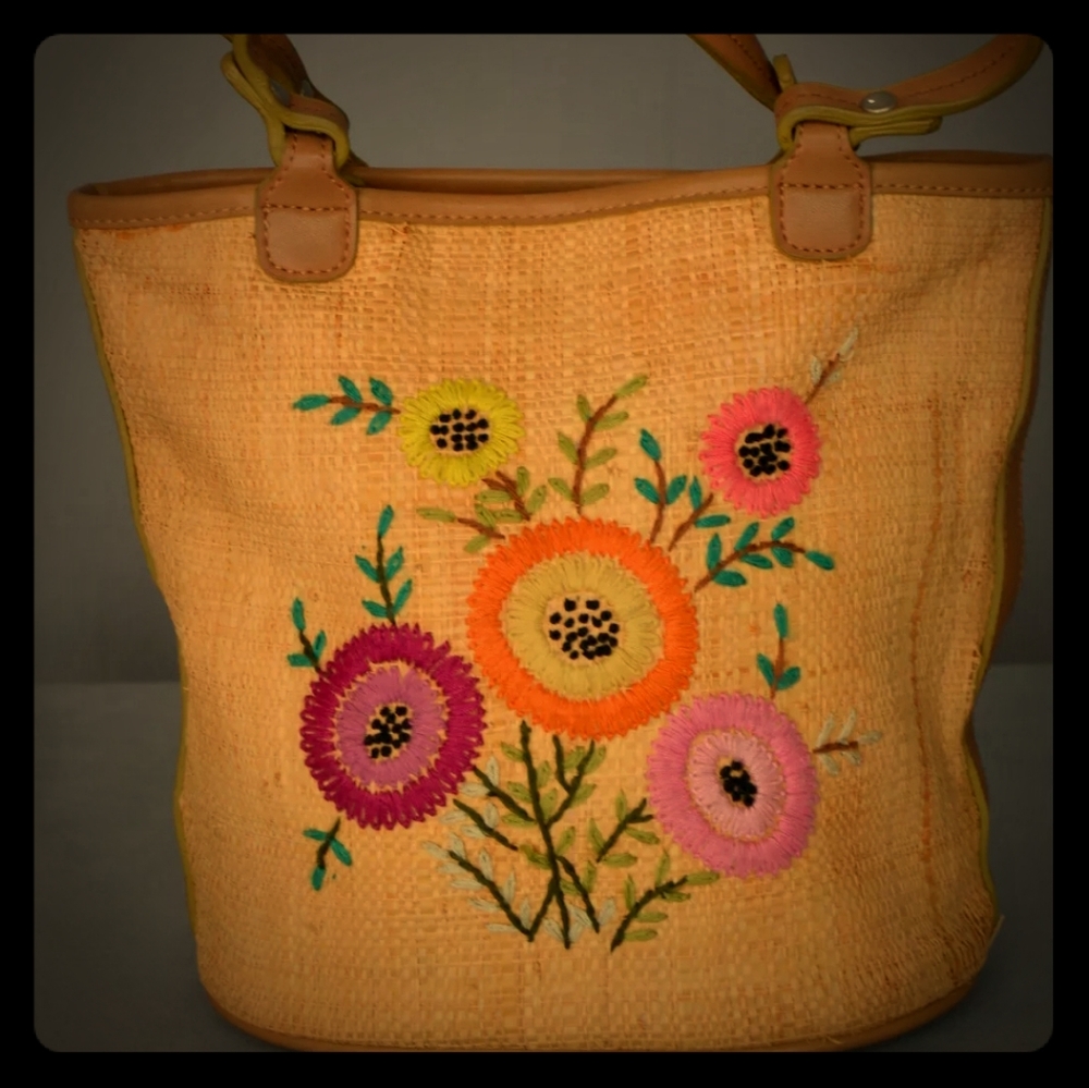 VTG straw beautiful and unique hand bag
